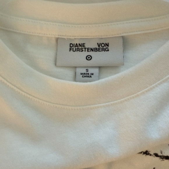 NWOT Limited Edition DVF for Target Iconic Red Lip Graphic T-Shirt – Small - Picture 8 of 10